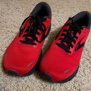 Red Brooks Men’s 9.5 Tennis Shoes